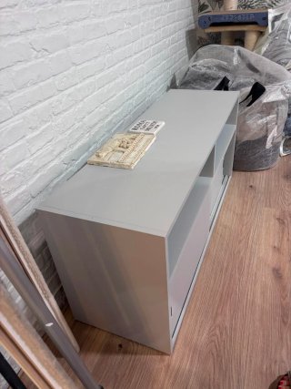 Mueble bajo salón gris