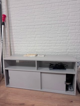 Mueble bajo salón gris