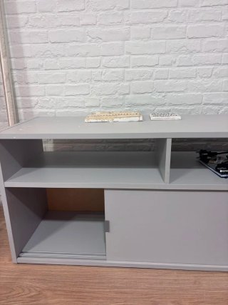 Mueble bajo salón gris
