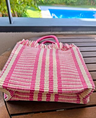 Bolso de playa veraniego rosa y beige