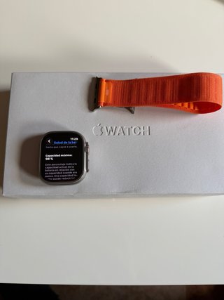 Apple Watch Ultra 1 con cinturino arancione
