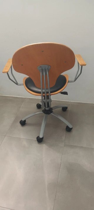 Silla de escritorio ergonómica madera y piel