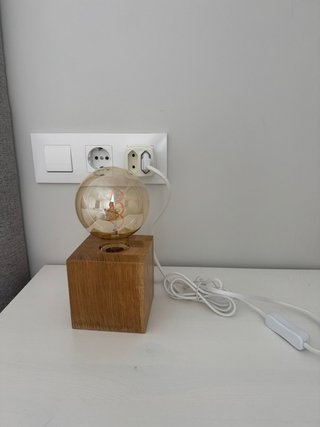 Lámpara de mesa madera y cristal
