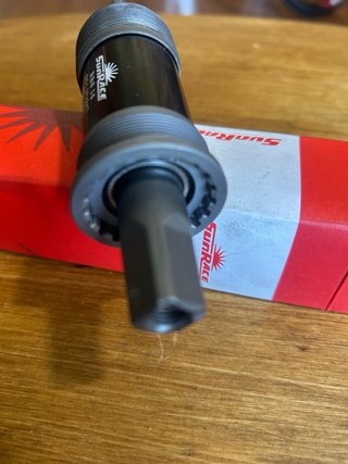 Eje de pedalier Sunrace