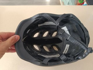 Casco de bici negro