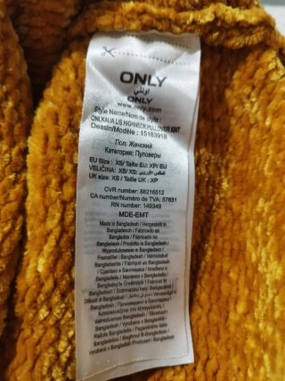 Jersey cuello alto amarillo mostaza