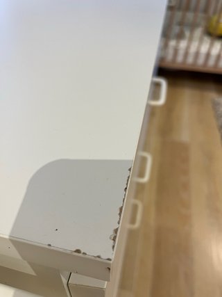 Cómoda 6 cajones Ikea blanca con tiradores de Zara