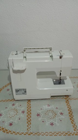 Máquina de coser SilverCrest 8750