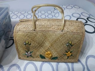 Bolso de mimbre grande con flores