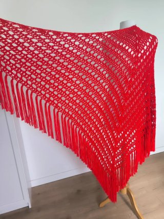 Chal crochet rojo con flecos