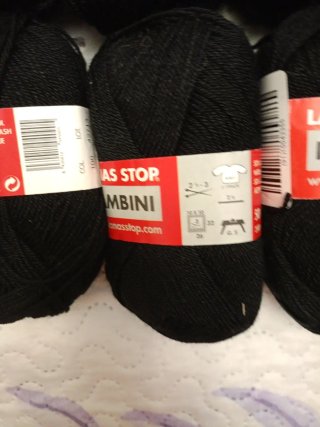 10 ovillos lana Stop Bambini negra