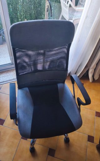 Escritorio de madera maciza oscuro