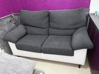 Sofá 2 plazas gris y blanco