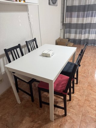 Conjunto mesa comedor extensible y 4 sillas