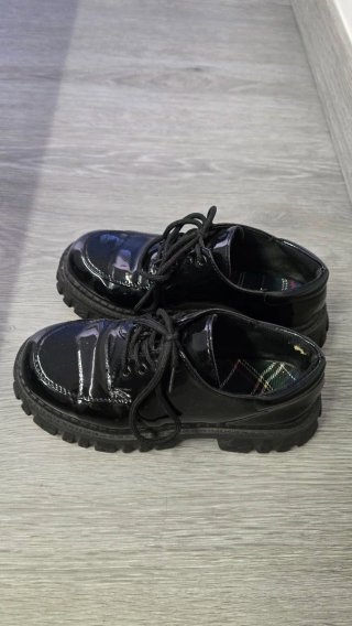 Zapatos negros charol cordones