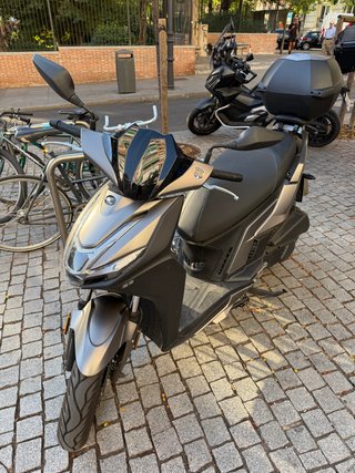 Kymco Agility S 125 2025 Gris + 2 Cascos