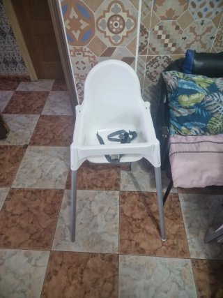 Trona de bebé blanca