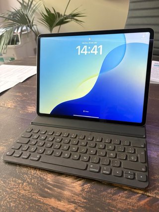 iPad Pro 12.9 M2 256GB + Magic Keyboard