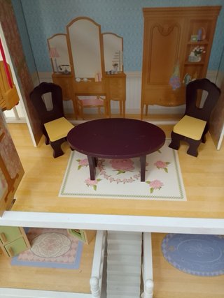 Casa de muñecas de madera