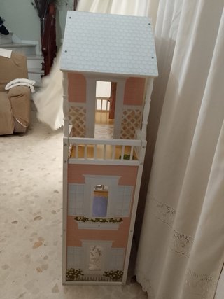 Casa de muñecas de madera