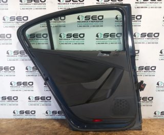 Puerta trasera izquierda VOLKSWAGEN PASSAT