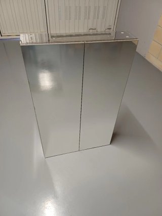 Armario de baño con puertas de espejo