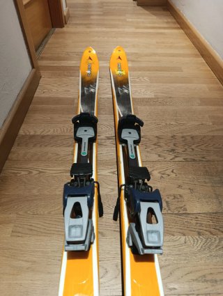 Esquís 150 travesía y pieles