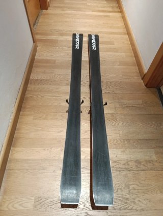 Esquís 150 travesía y pieles