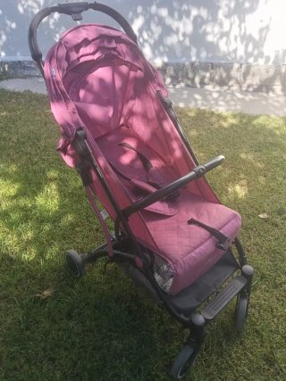 Silla de paseo rosa. Marca Chicco.