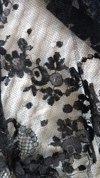 Mantilla encaje siglo XIX a restaurar