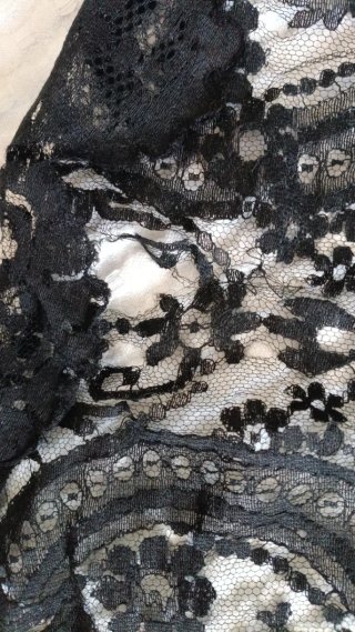 Mantilla encaje siglo XIX a restaurar