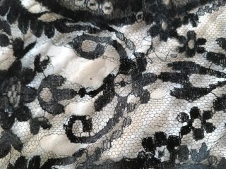 Mantilla encaje siglo XIX a restaurar