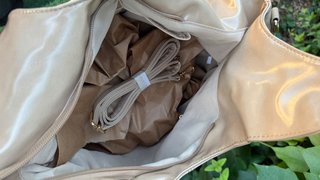 Bolso de hombro beige estilo boho