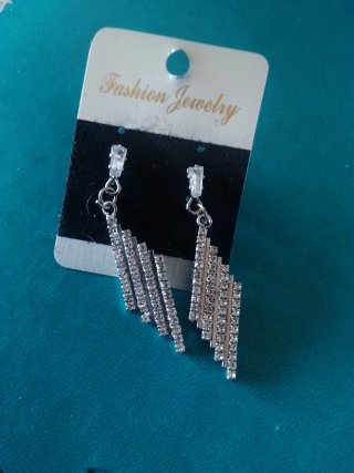 Pendientes largos con pedrería