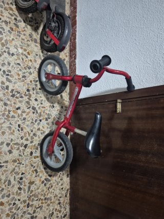 Bici de iniciación roja