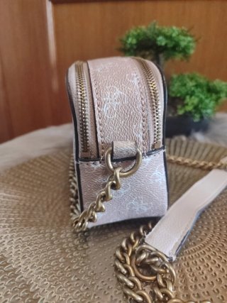 Bolso Guess Beige y Dorado