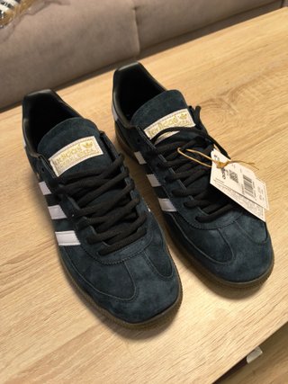 Zapatillas Adidas Spezial Negras y Blancas