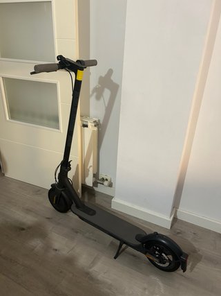 Patinete eléctrico negro