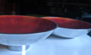 2 Bols de esmalte rojo metálico