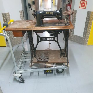 Máquina de coser Singer antigua