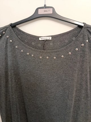 Blusa gris con tachuelas Encuentro Talla M
