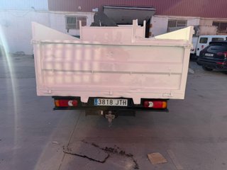 Nissan 3.500KG CON PLUMA AÑO 2016