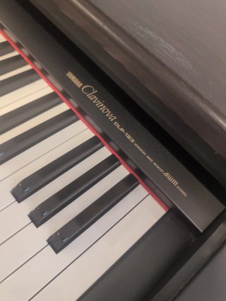 Piano Digital Yamaha Clavinova CLP-123