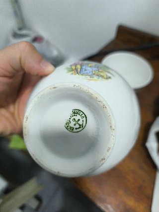 Pareja de tazones de porcelana dorados