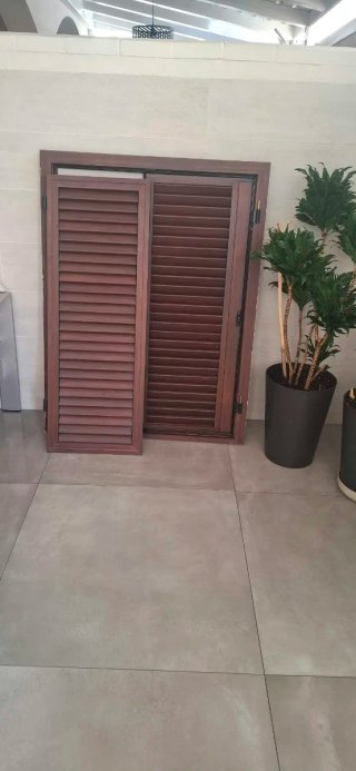 Contraventana de aluminio