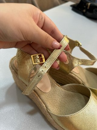 Sandalias doradas cuña talla 37