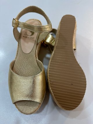 Sandalias doradas cuña talla 37