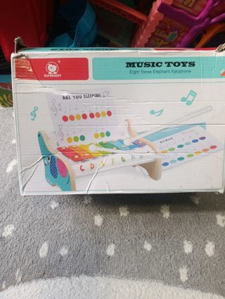 Xilófono infantil con partituras
