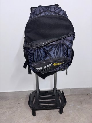 Mochila escolar con carro Pikachu