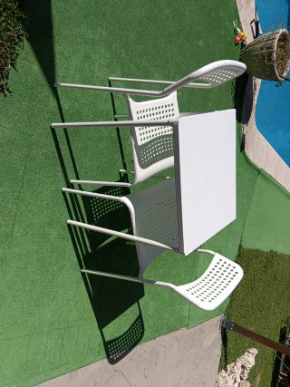 Comedor de jardín blanco
